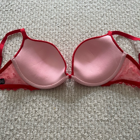 Brand New Victoria’s Secret 32DD Red Push-Up Bra - Picture 2 of 6